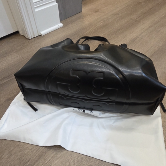 ELLA NATUURA™ DRAWSTRING TOTE - Picture 2 of 9